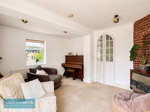Sitting room- click for photo gallery